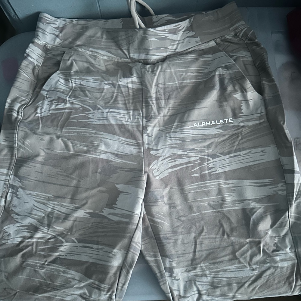 Alphalete Men's Tan camo joggers